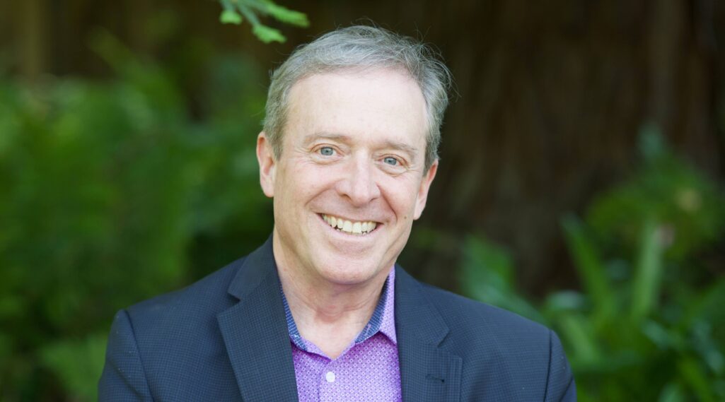 Ciência Pioneira recebe visita de Jeffrey Glenn, virologista da Universidade Stanford